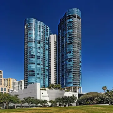 Las Olas River House
