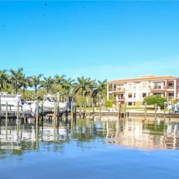 Outrigger Harbour