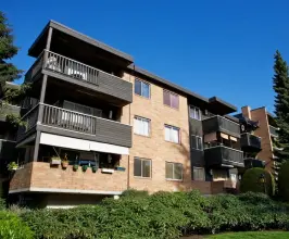 Crestwell Manor