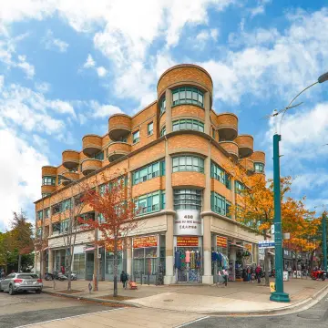 8 Oxford Street Condos