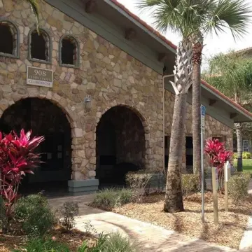 Bella Piazza Club House