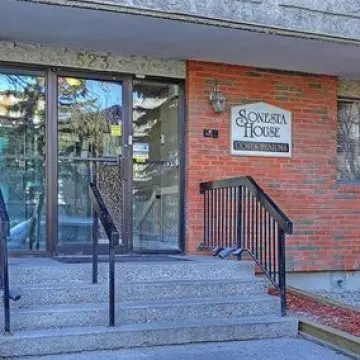 Sonesta House