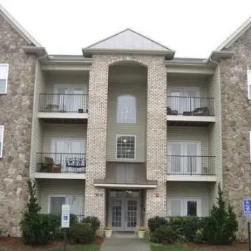 Hickswood Crossing Condominiums