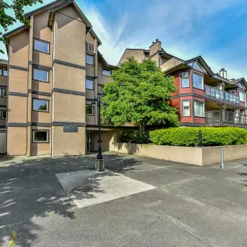Ladner Pointe