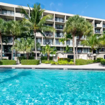 Lakeshore Club Condominiums